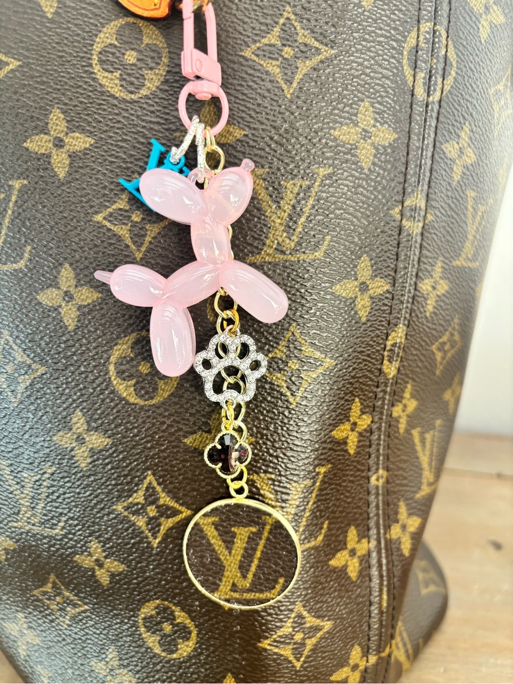 Louis Vuitton Bag Charm, pink dog, LV heart charm, monogram disc 5.5 inches - Picture 3 of 3